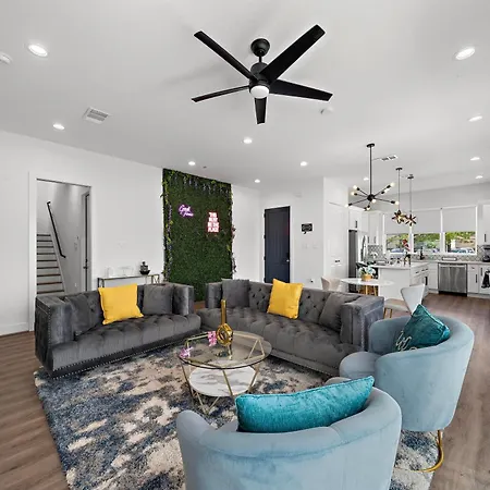 Luxury Home Near Med Center, Uptown & Downtown